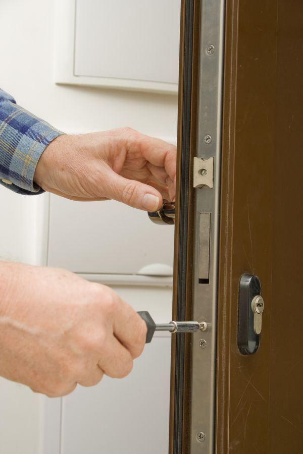 Schlüsseldienst Aachen - Aufsperrdienst - Türöffnung - Schlosswechsel - Einbruchschutz - Schlüsselnotdienst - Ausgesperrt - Schlüssel verloren